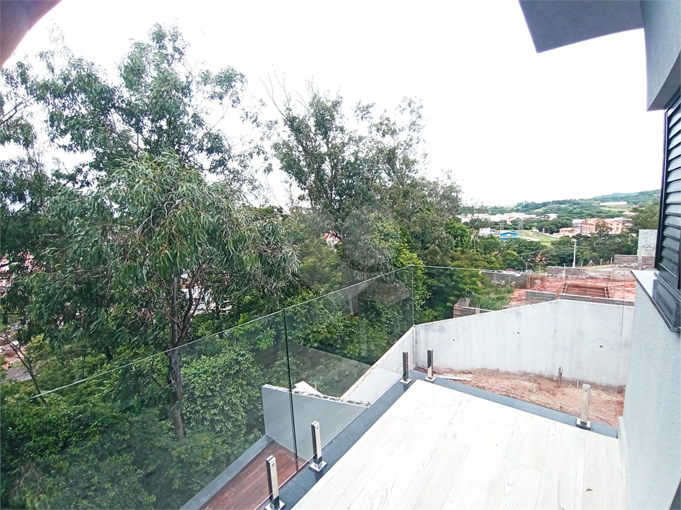 Casa à venda com 3 suítes no condomínio Reserva dos Jatobás, Louveira - SP
