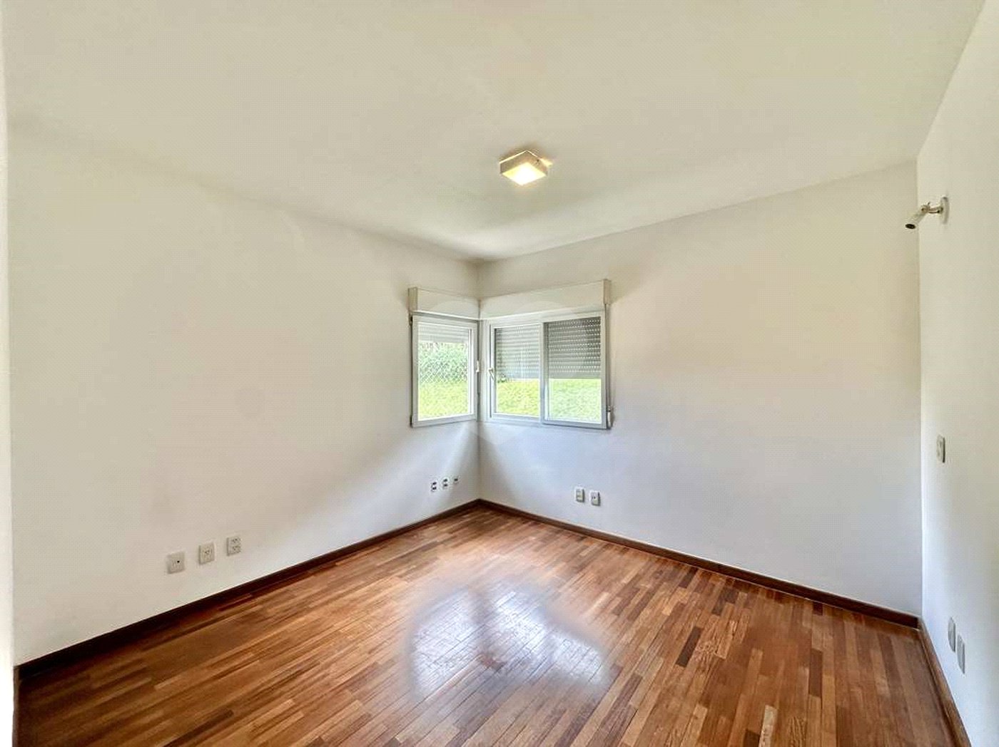 Casa à venda com 4 suítes no condomínio Recanto Impla, Carapicuíba - SP