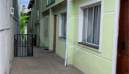 Casa à venda ou para alugar com 3 quartos, sendo 2 suítes,  no condomínio Residencial Erika, São Paulo - SP