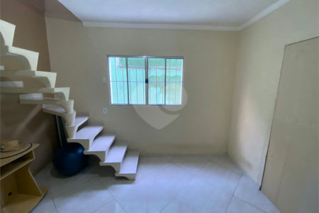 Sobrado à venda com 3 quartos, sendo 1 suíte, em Jardim Beatriz, Poá, SP