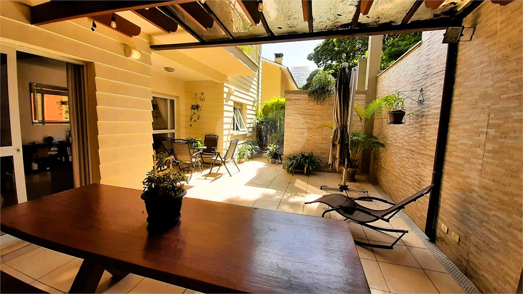 Casa à venda com 4 suítes no condomínio Vila das Acacias, São Paulo - SP