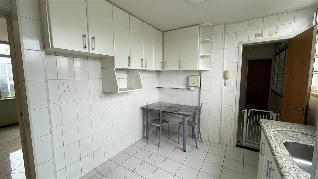 Apartamento à venda com 3 quartos, sendo 1 suíte, em Jardim Paulista, São Paulo, SP