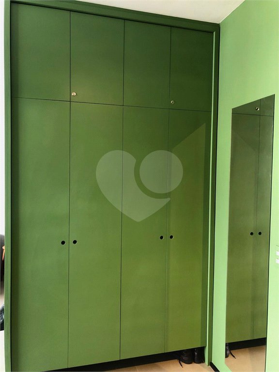 Vendo apartamento todo reformado em prédio novo por arquiteta internacional, porteira fechada e rend