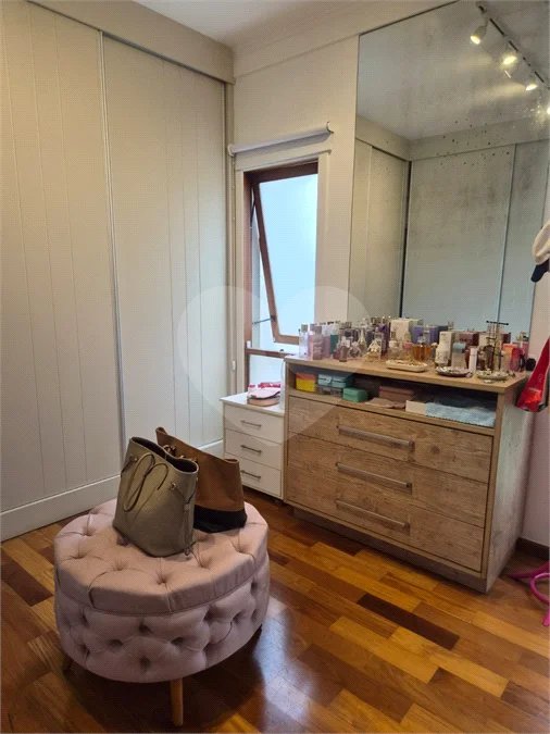 Casa em Condomínio de Alto Padrão no Suíça da Cantareira.