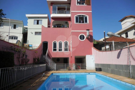 Sobrado à venda com 4 quartos, sendo 3 suítes, em Vila Gustavo, São Paulo, SP