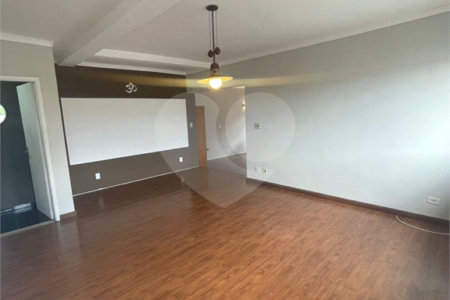 Sobrado à venda com 3 quartos, sendo 2 suítes,  em Vila Oliveira, Mogi das Cruzes, SP