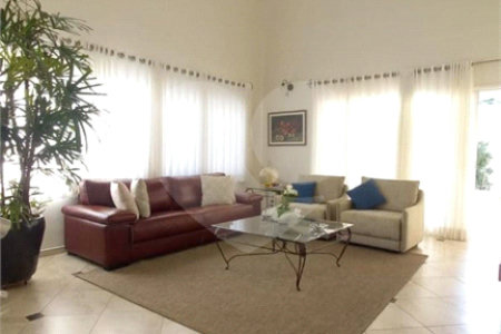 Casa à venda com 3 suítes no condomínio Residencial Parque Arco-íris, Atibaia - SP