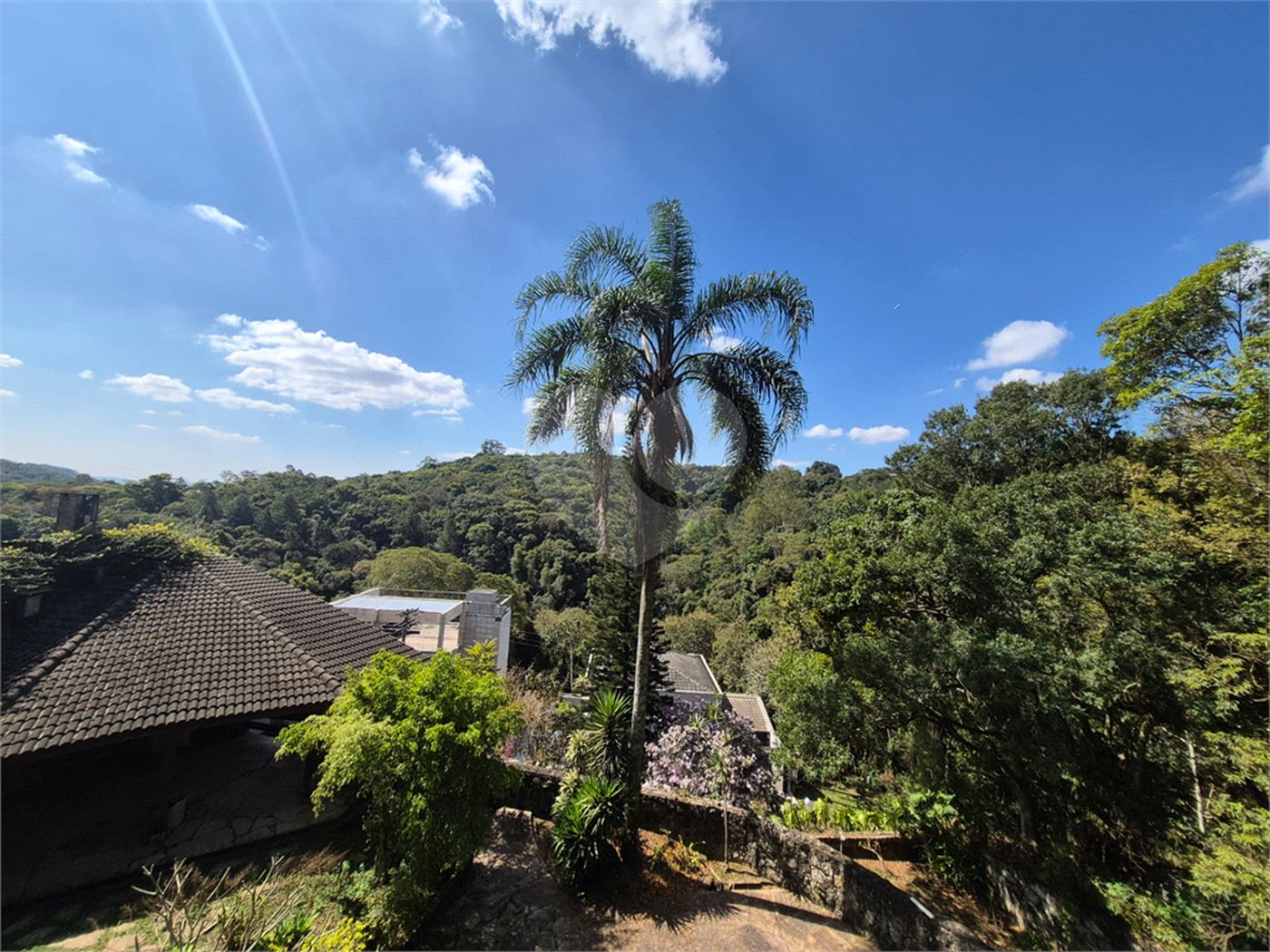 Casa à venda com 3 quartos, sendo 4 suítes, no condomínio Alpes da Cantareira, Mairiporã - SP