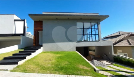 Casa à venda com 4 suítes no condomínio Figueira Garden, Atibaia - SP