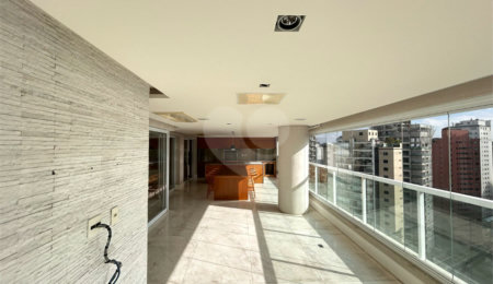 Apartamento à venda com 3 suítes em Moema, São Paulo, SP
