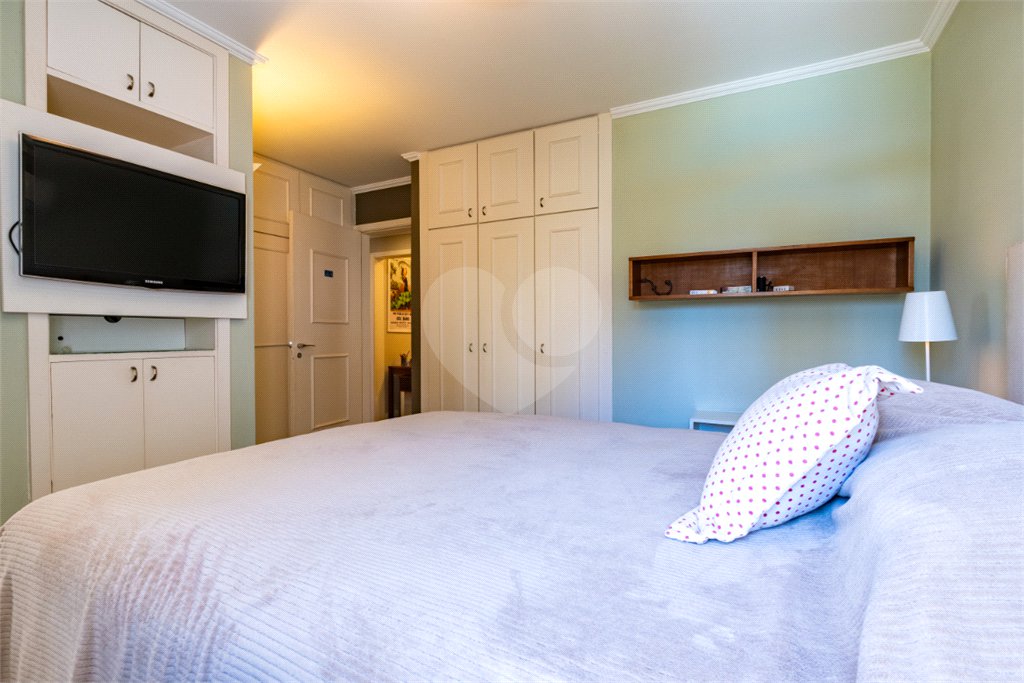 Apartamento à venda com 3 quartos, sendo 1 suíte, em Moema, São Paulo, SP