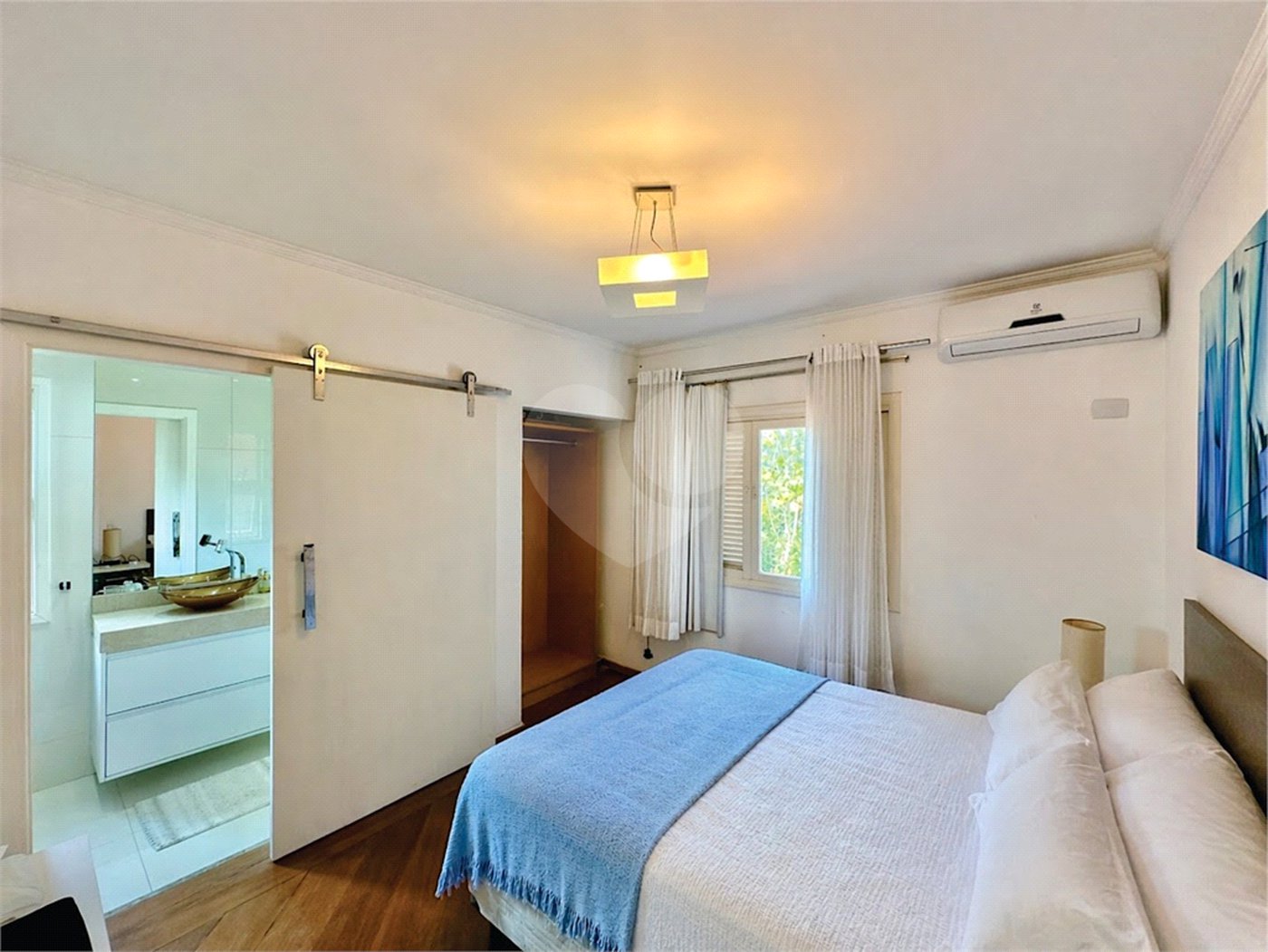 Casa à venda com 4 quartos, sendo 2 suítes,  no condomínio Granja Vianna II, Cotia - SP