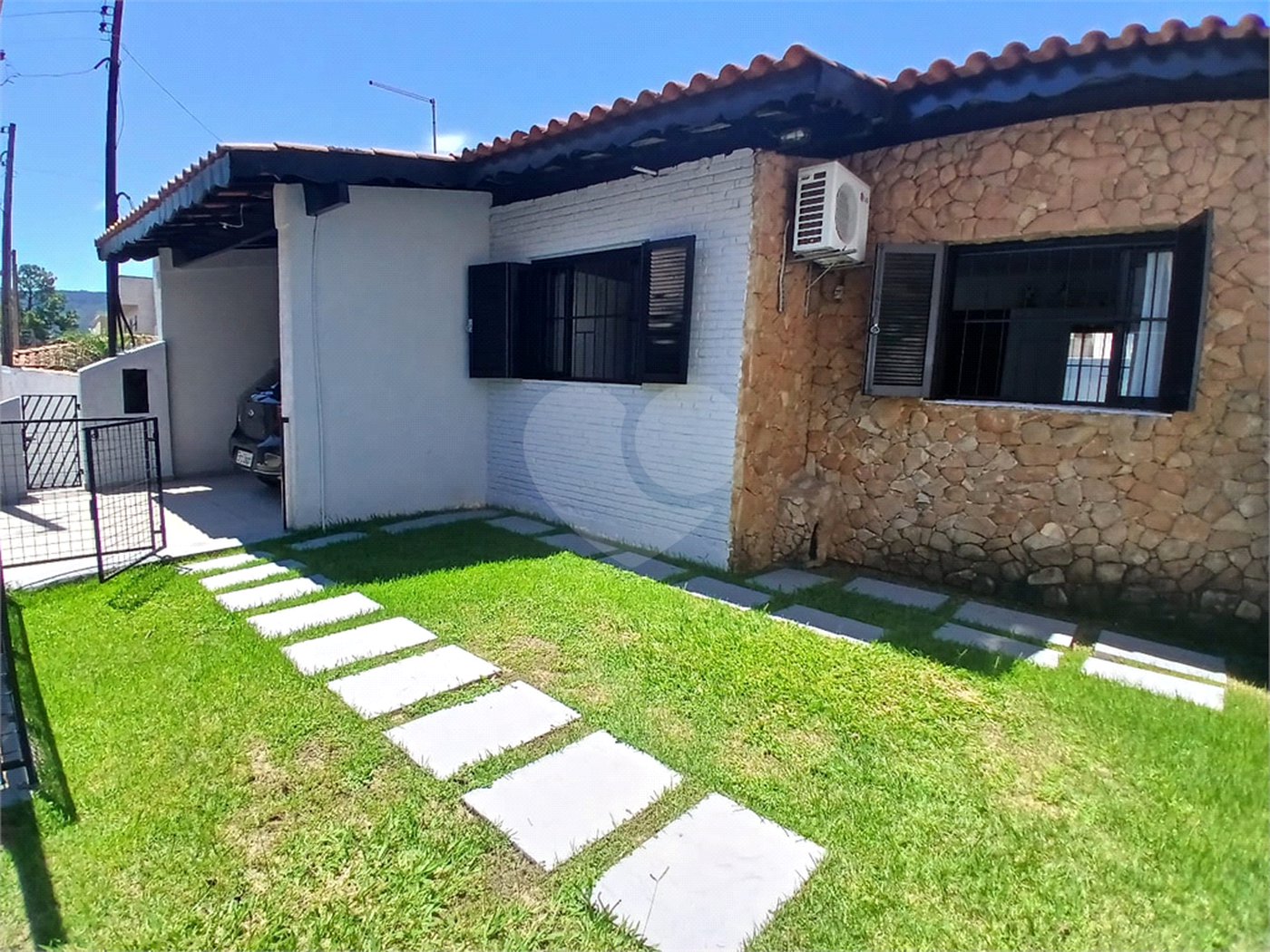 Casa à venda com 3 quartos, sendo 1 suíte,  em Recreio Maristela, Atibaia, SP