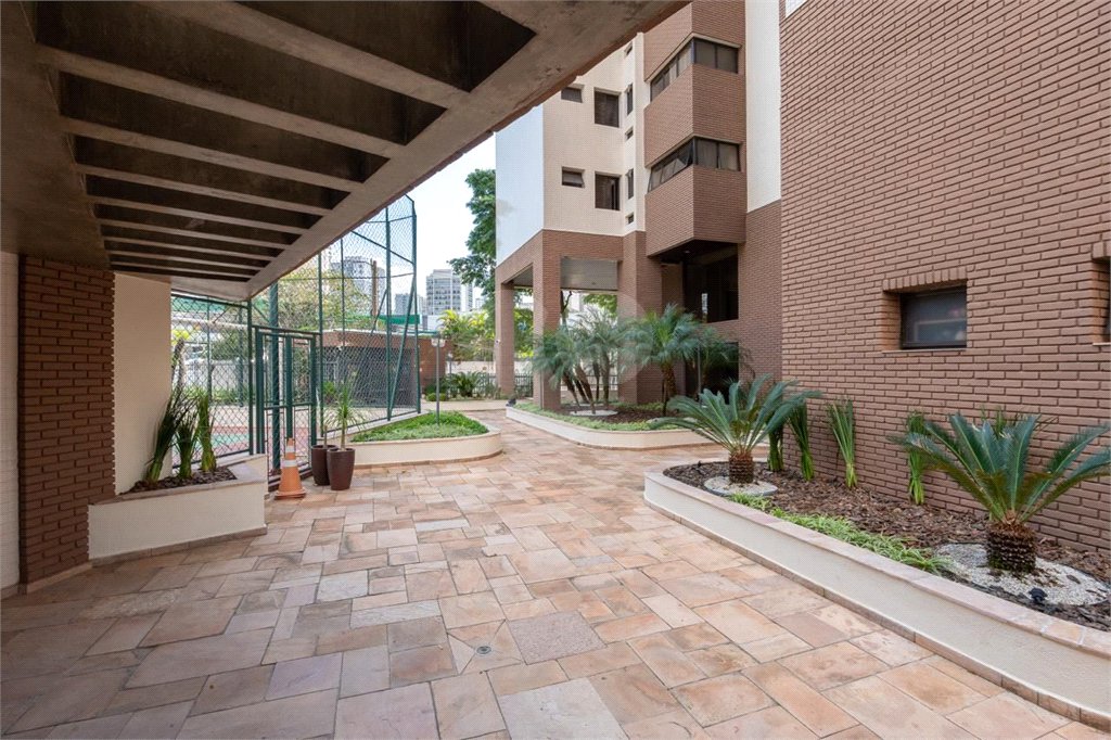 Apartamento à venda com 3 quartos, sendo 1 suíte, em Vila Mariana, São Paulo, SP