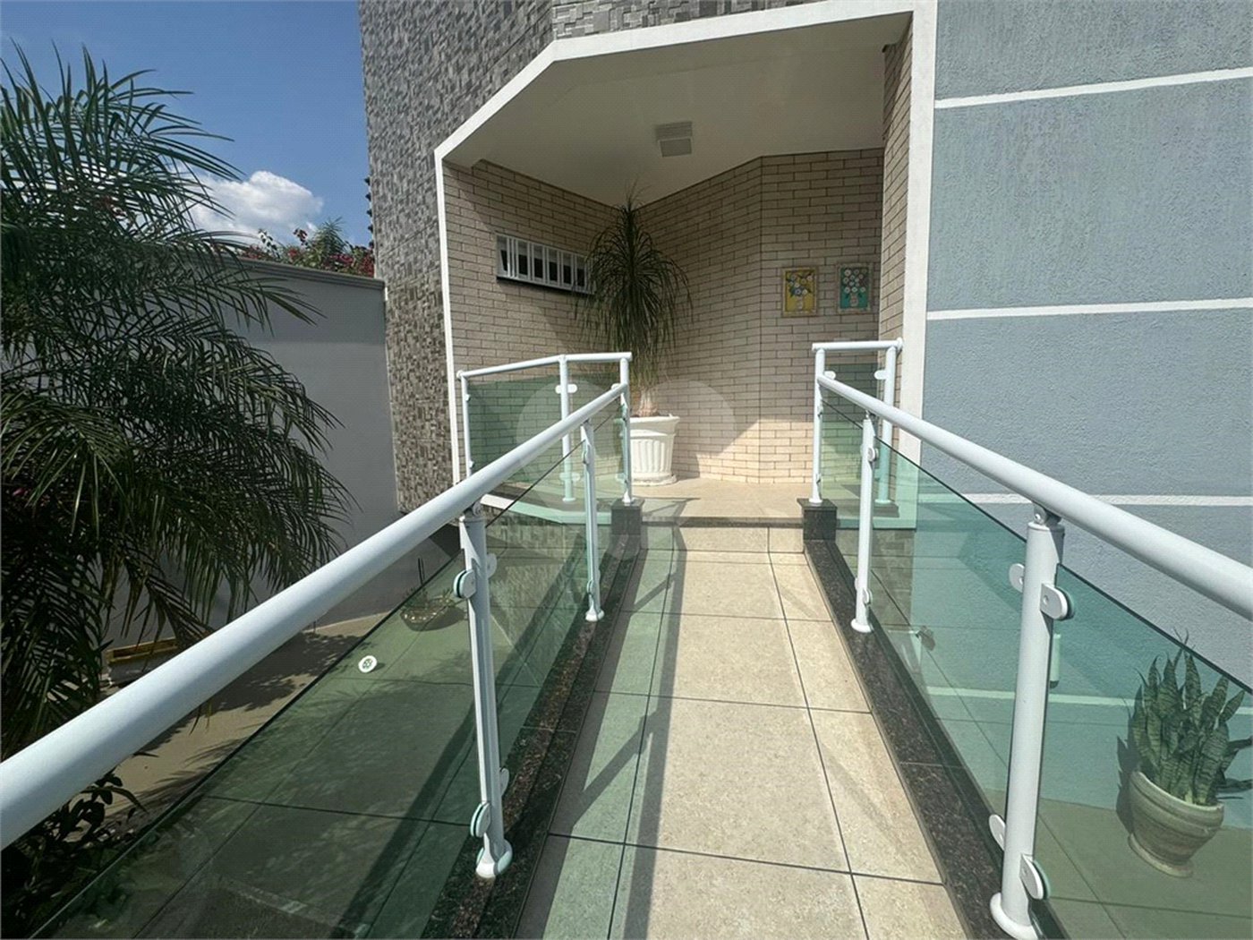 Sobrado à venda com 5 quartos, sendo 3 suítes, em Vila Nivi, São Paulo, SP