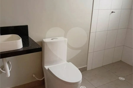 Sobrado à venda com 3 quartos, sendo 2 suítes,  em Vila Homero Thon, Santo André, SP