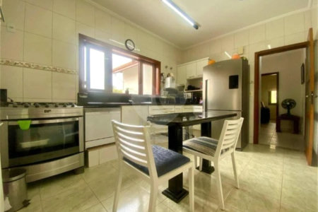Casa à venda com 3 quartos, sendo 1 suíte, no condomínio Recanto dos Paturis, Vinhedo - SP