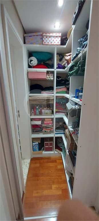 Casa à venda com 3 quartos, sendo 1 suíte, no condomínio Ville Resedá, São Paulo - SP