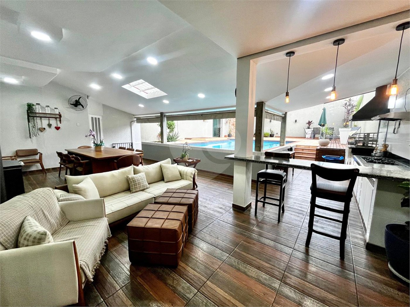 Casa à venda com 4 suítes em Vila Mazarino, Itapetininga, SP