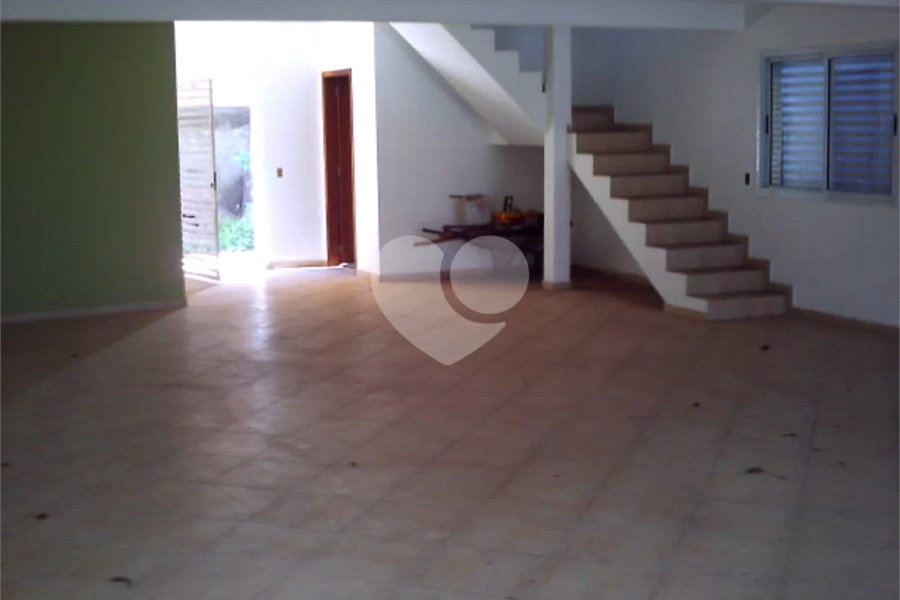 Sobrado à venda com 3 quartos, sendo 1 suíte, em Tremembé, São Paulo, SP
