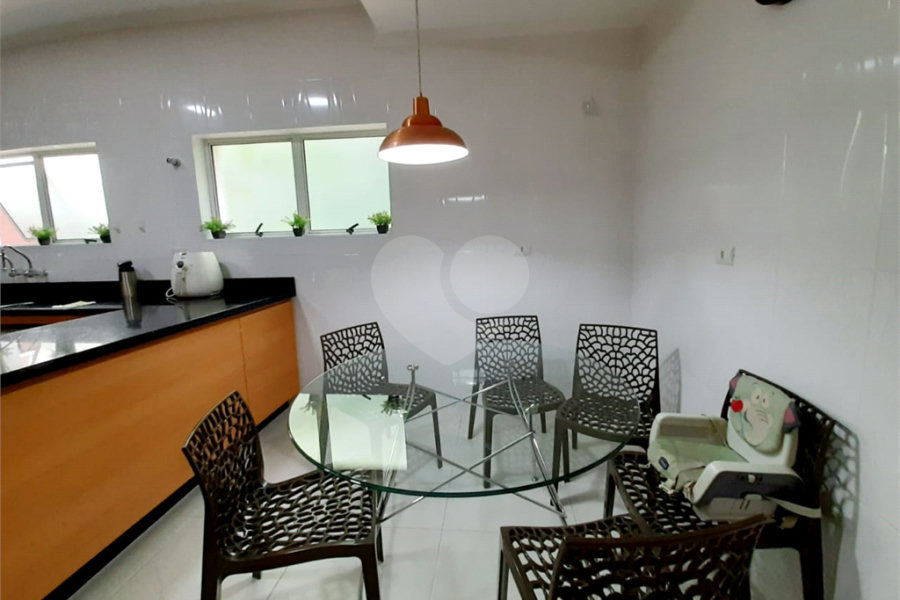 Sobrado à venda com 4 quartos, sendo 3 suítes, em Tremembé, São Paulo, SP