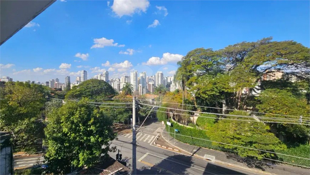 Sobrado à venda ou para alugar com 5 quartos, sendo 3 suítes, em Pacaembu, São Paulo, SP