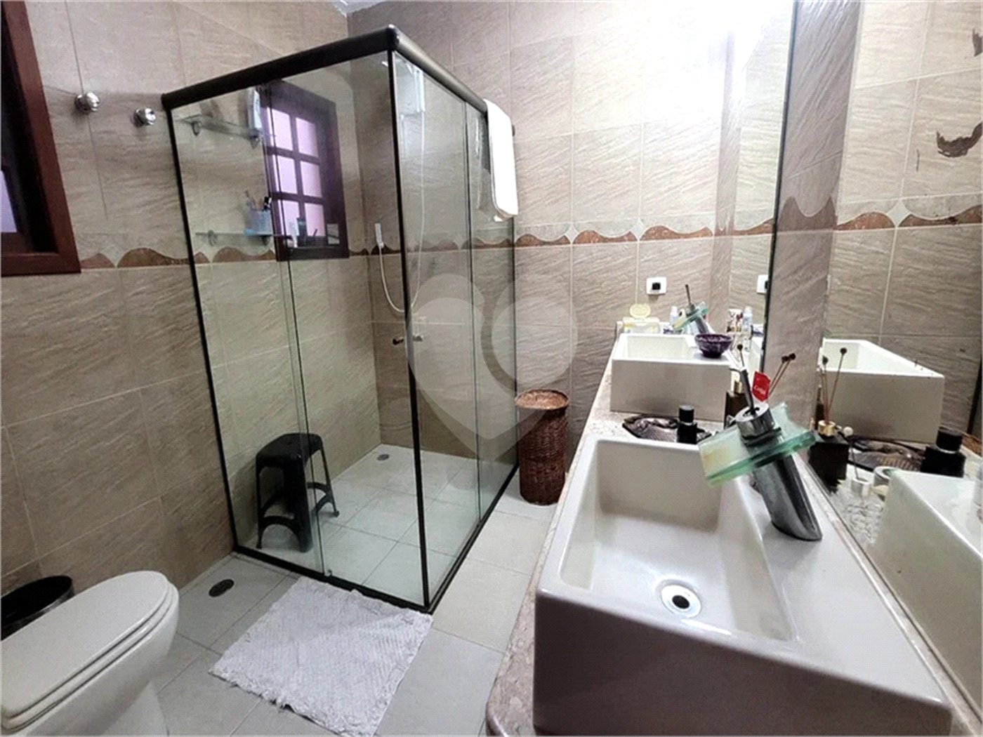 Casa à venda com 4 quartos, sendo 1 suíte, no condomínio Alpes da Cantareira, Mairiporã - SP