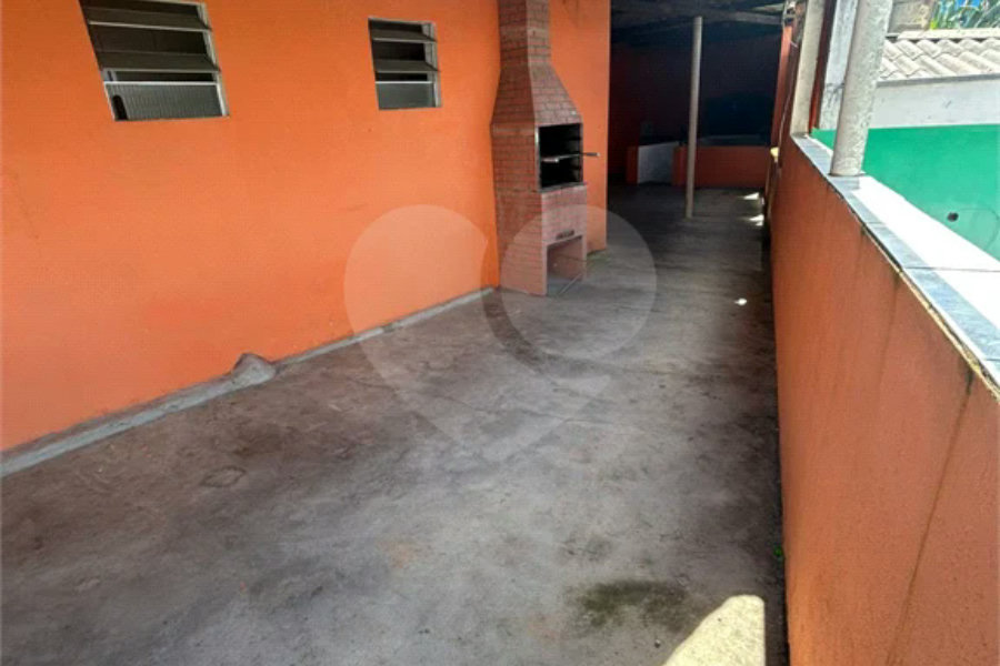 Sobrado à venda com 4 quartos, sendo 2 suítes, em Campo Limpo, São Paulo, SP
