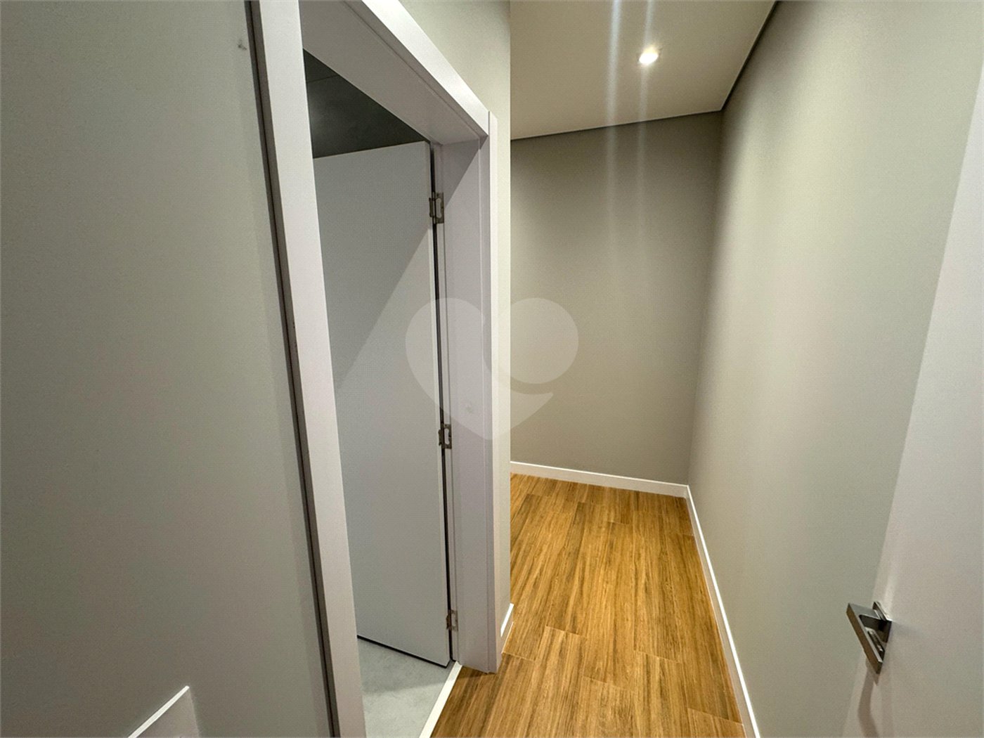 CASA A VENDA COM 3 DORMITÓRIOS, SENDO 1 SUITE NO SESIDENCIAL VILLENEUVE