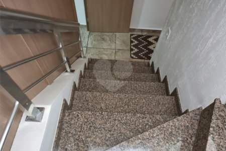 Sobrado à venda com 3 quartos, sendo 1 suíte,  em Jardim Campo Limpo, São Paulo, SP