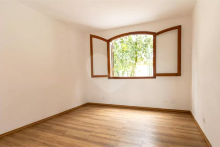 Casa à venda com 4 quartos, sendo 1 suíte, em Vila Tiradentes, São Paulo, SP