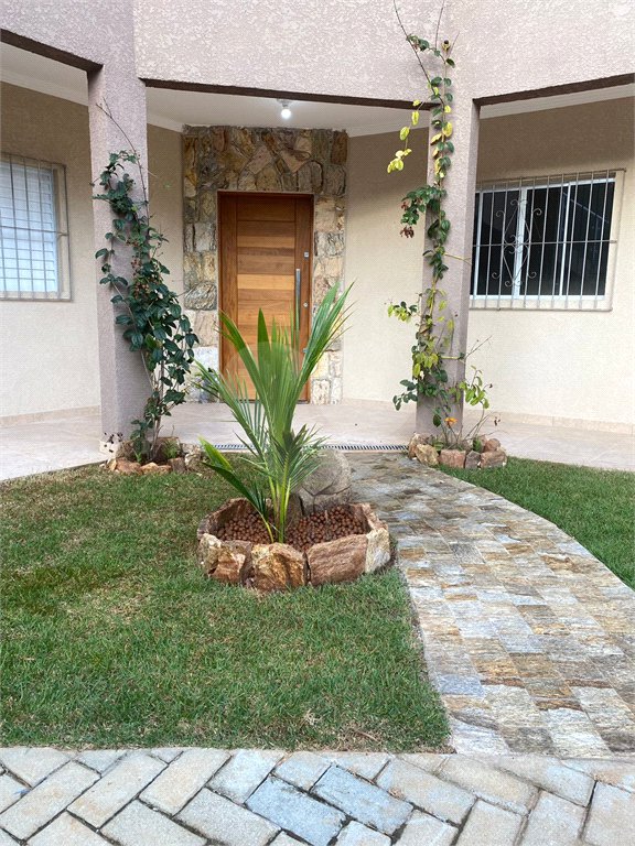 Sobrado para alugar com 4 quartos em Campos de Atibaia, Atibaia, SP