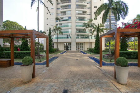 Apartamento à venda com 4 quartos, sendo 3 suítes,  em Vila Romana, São Paulo, SP