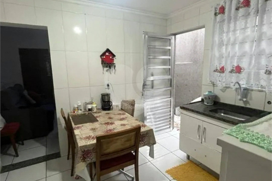 Casa à venda com 2 quartos, sendo 1 suíte, em Parque Maria Domitila, São Paulo, SP