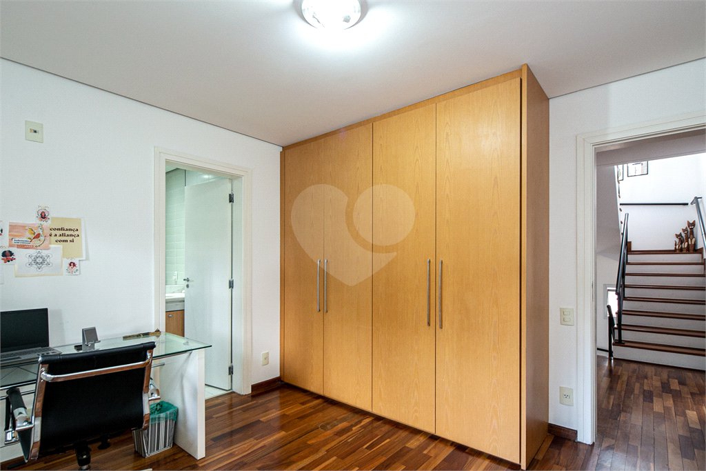 Casa à venda com 5 quartos, sendo 4 suítes, no condomínio Villa de Monterey, São Paulo - SP