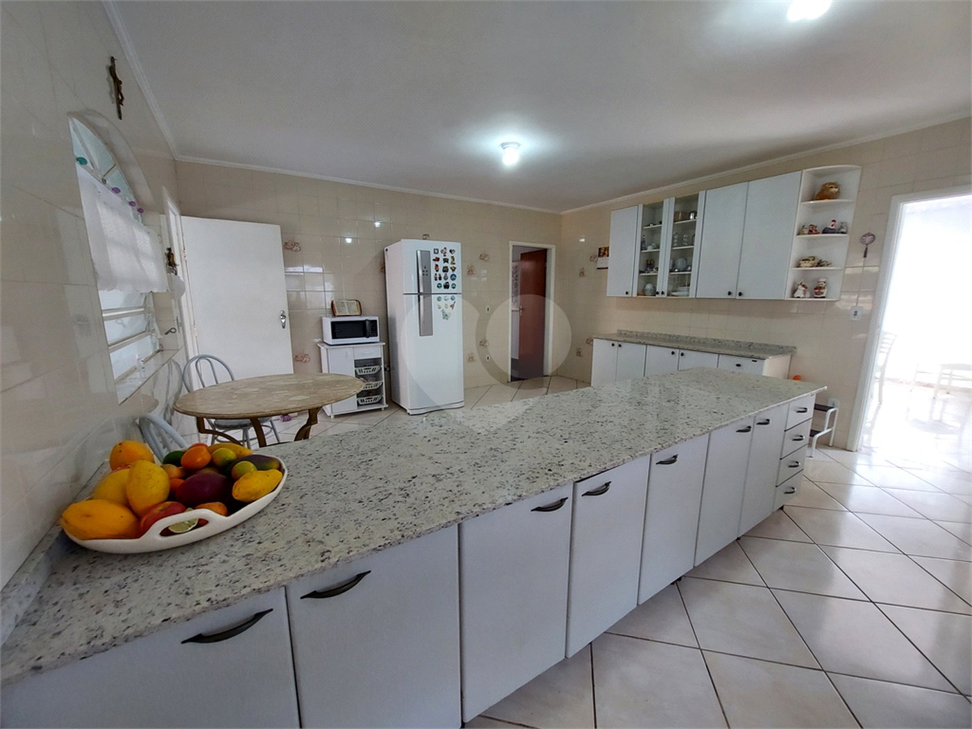 Casa à venda com 4 quartos, sendo 3 suítes, no condomínio São Joaquim, Vinhedo - SP