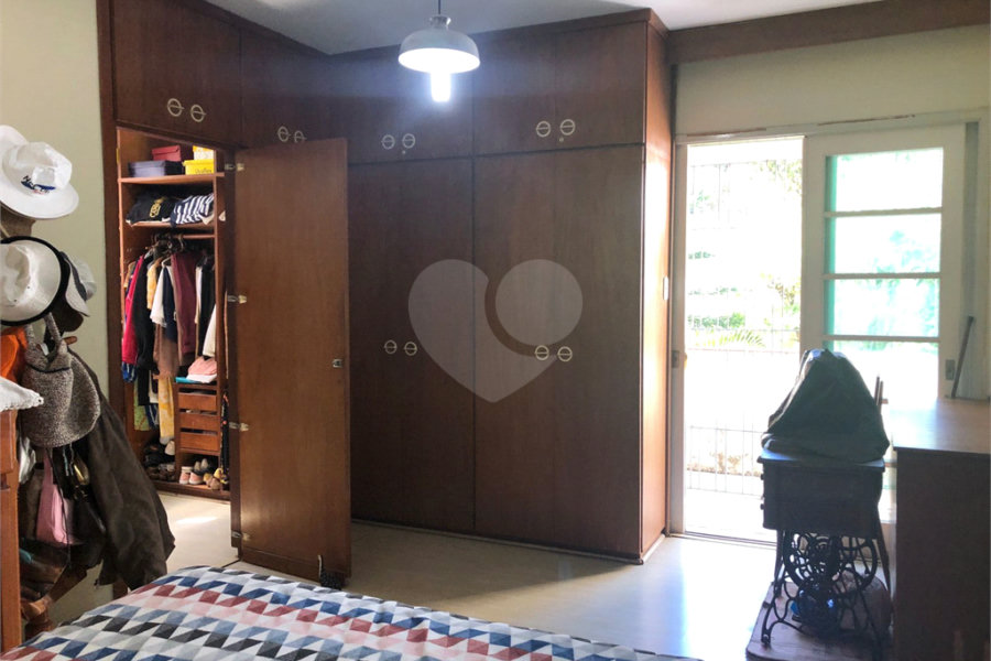 Sobrado à venda com 5 quartos, sendo 1 suíte,  em Jardim São Bento, São Paulo, SP