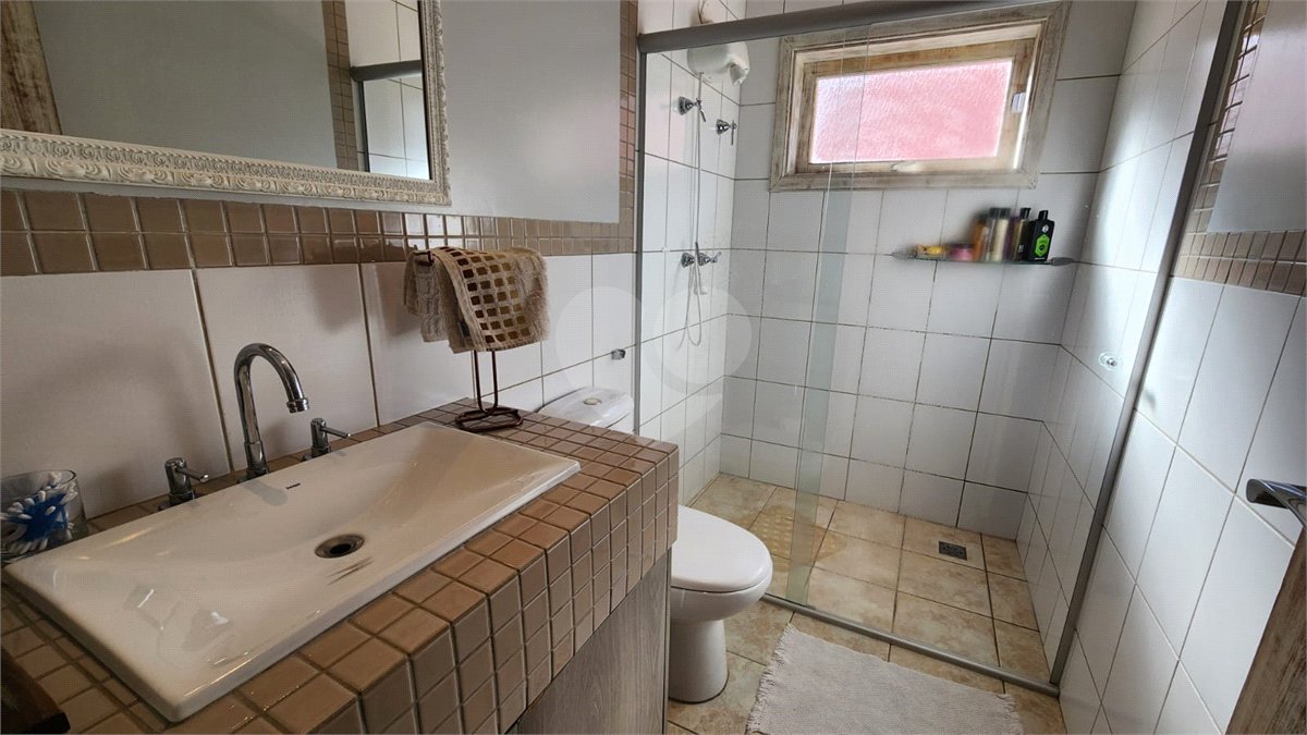 Casa à venda com 4 quartos, sendo 2 suítes, no condomínio Residencial Jardim Primavera, Louveira - SP