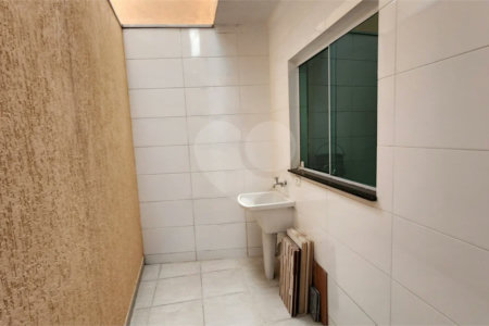 Sobrado à venda com 3 quartos, sendo 1 suíte, em Vila Vitório Mazzei, São Paulo, SP