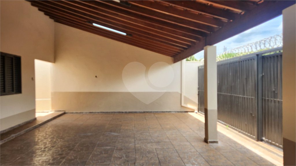 Casa à venda com 4 quartos, sendo 1 suíte, em Jardim Roberto Selmi Dei, Araraquara, SP