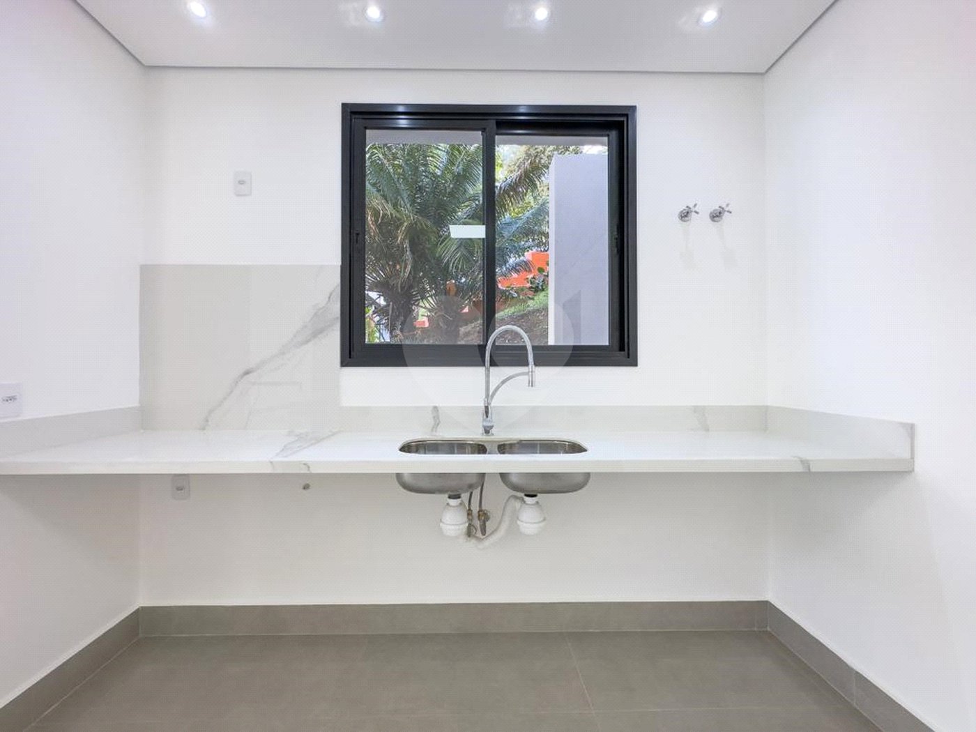 Casa à venda com 4 quartos, sendo 3 suítes, no condomínio Estância Marambaia, Vinhedo - SP