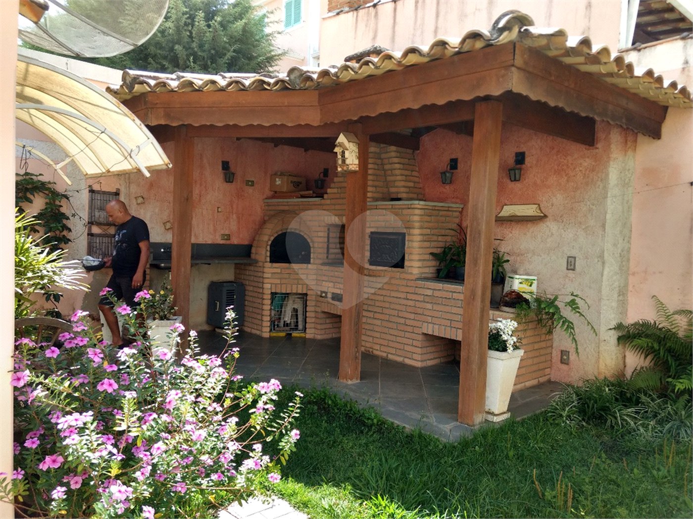 Casa à venda com 3 quartos, sendo 1 suíte, no condomínio Villaggio Dei Fiori, Louveira - SP