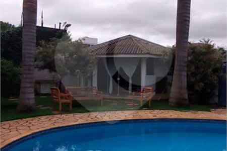 Casa para alugar com 4 quartos, sendo 3 suítes,  no condomínio Figueira Garden, Atibaia - SP