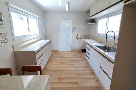 Casa Térrea à venda com 3 suítes em Interlagos, São Paulo, SP