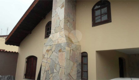Casa à venda com 4 quartos, sendo 1 suíte,  em Vila Santa Terezinha, Várzea Paulista, SP