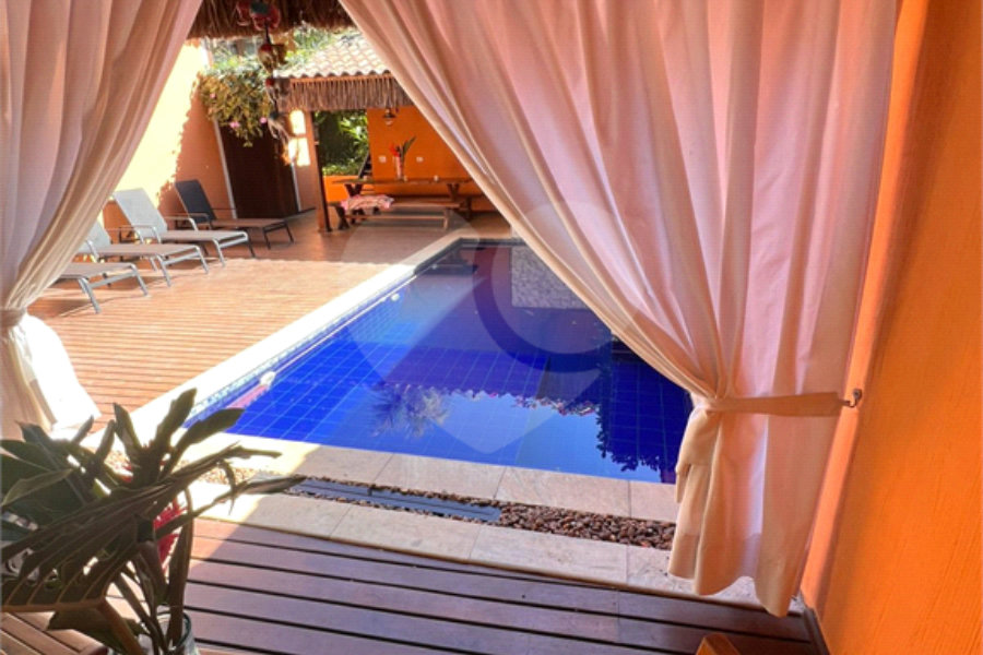 Casa à venda com 4 quartos, sendo 2 suítes,  em Barra Velha, Ilhabela, SP