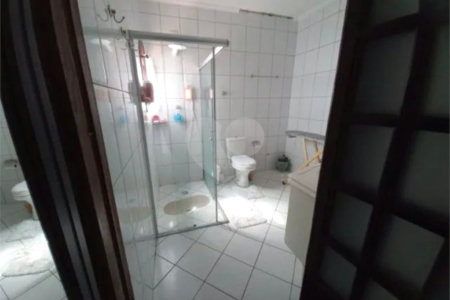 Sobrado à venda com 4 quartos, sendo 1 suíte, em Santo Antônio, Osasco, SP