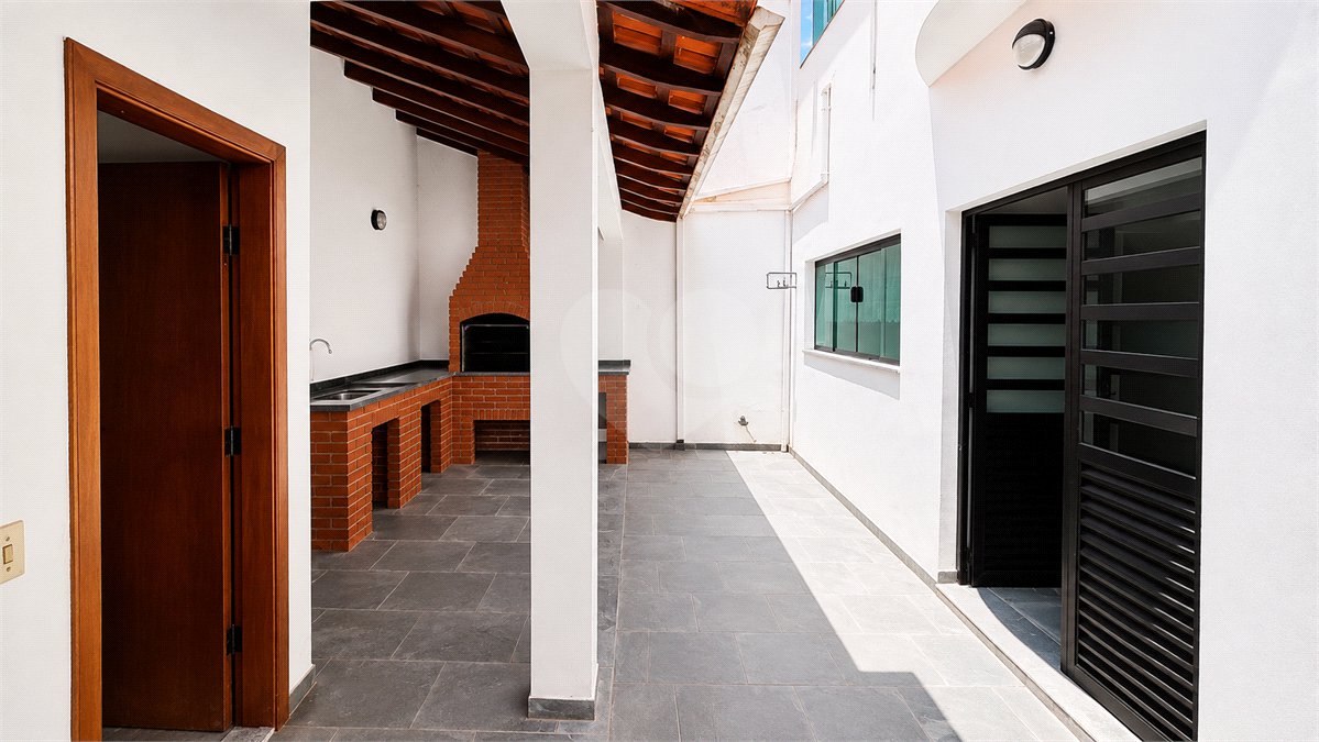 Sobrado à venda com 4 quartos, sendo 2 suítes, em Vila Pires, Santo André, SP