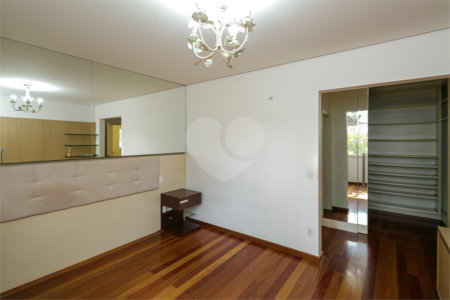 Casa à venda com 3 suítes no condomínio Villaggio Belvedere, São Paulo - SP