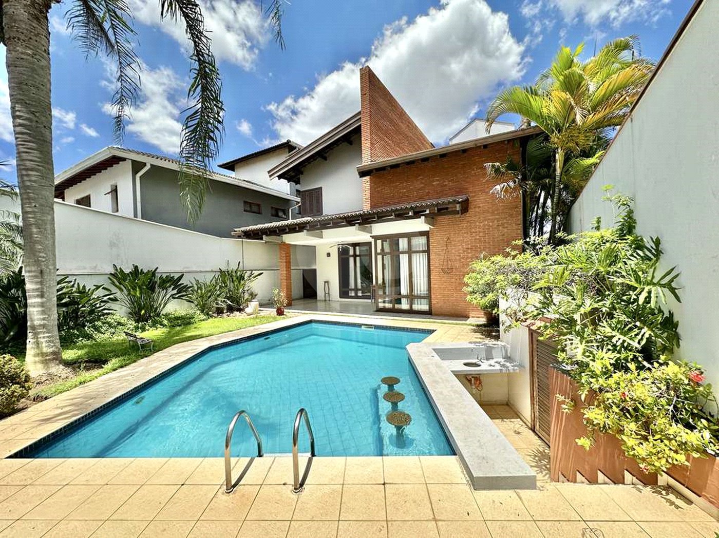 Casa à venda com 4 quartos, sendo 2 suítes,  no condomínio São Paulo Ii, Cotia - SP